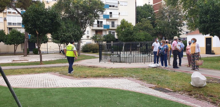 El Ayuntamiento renueva los cerramientos de las áreas ajardinadas de las plazas de Las Tendillas