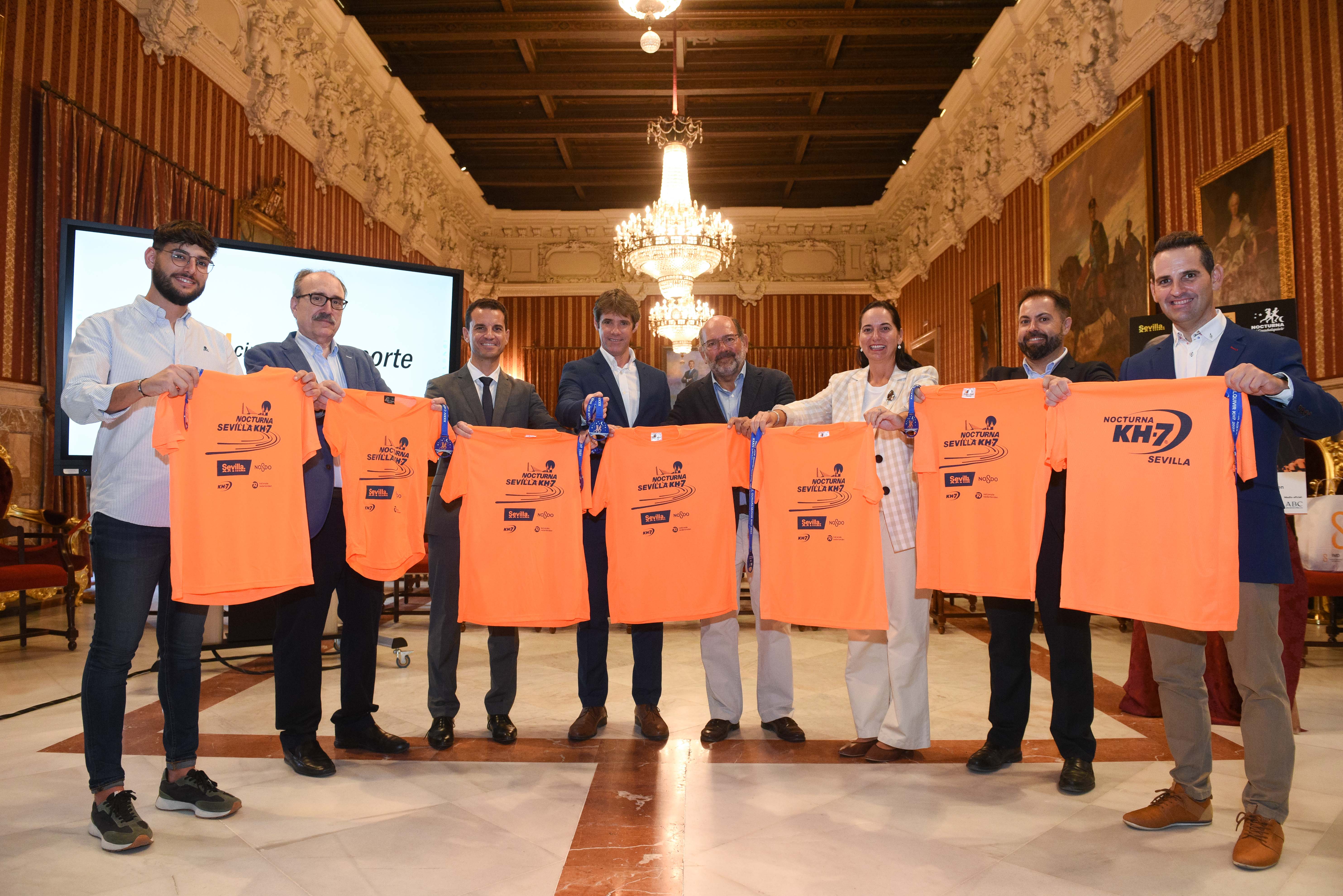 Sevilla FC: El Sevilla presenta sus nuevas camisetas para el curso