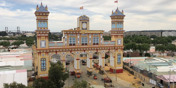 El Ayuntamiento acuerda las medidas para evitar las botellonas en el entorno de la Feria permitiendo la venta de todo tipo de bebidas sin restricción salvo alcohol y hielo