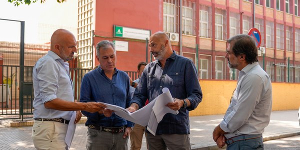 El Ayuntamiento comienza la reurbanización de la calle Juan Díaz de Solís y mejorará los accesos al colegio Alfares y al IES Gustavo Adolfo Bécquer