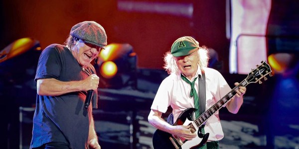 El Ayuntamiento pone en marcha un servicio especial de Tussam para los conciertos de AC/DC