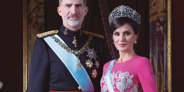 El Real Alcázar acoge la exposición 'Felipe VI: Una década de la historia de la Corona de España'