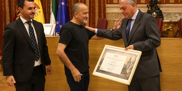 Juan Peña recibe el XIV Premio Iberoamericano de Poesía Hermanos Machado