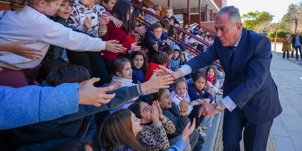 El alcalde inaugura las obras del CEIP Ángel Ganivet, enmarcadas en un ambicioso plan de renovación de los colegios de Sevilla