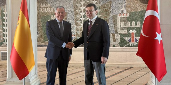 El alcalde Sanz es recibido en el Ayuntamiento de Estambul por su homólogo Ekrem İmamoğlu