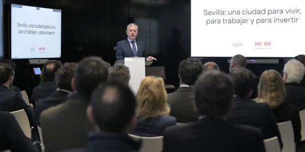 El alcalde Sanz presenta el proyecto de transformación de Sevilla ante medio centenar de inversores nacionales e internacionales