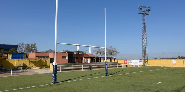 El Ayuntamiento renovará el césped artificial del campo de rugby de San Jerónimo