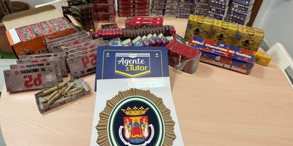 Los Agentes Tutores de la Policía Local de Sevilla incautan más de 7.000 petardos en un comercio no autorizado