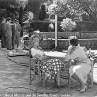 La actriz francesa Brigitte Bardot durante el rodaje de la película "La femme et le pantin" en el Real Alcázar. 1958 ©ICAS-SAHP, Fototeca Municipal de Sevilla, fondo Gelán