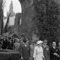Visita oficial del Sha de Persia Reza Pahlevi y su esposa, la princesa Soraya al Real Alcázar. 1957 ©ICAS-SAHP, Fototeca Municipal de Sevilla, fondo Gelán