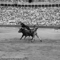 7- Faena de Joselito en el centro de la plaza de toros Monumental de Madrid. 1919-1920