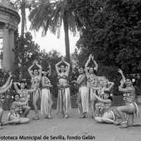 28. Ballet de Chanita de Cuba en el Casino de la Exposición. Década de 1950. ©ICAS-SAHP, Fototeca Municipal de Sevilla, fondo Gelán