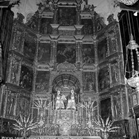 3. Altar Mayor de la iglesia de Santa Ana durante la celebración de la Velá de 1966.  ©ICAS_SAHP, Fototeca Municipal, archivo Serrano. 