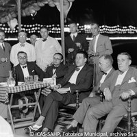 29. La Comisión de Festejos del barrio de Triana en la Caseta Municipal. 1933. ©ICAS-SAHP, Fototeca Municipal, archivo Sánchez del Pando.