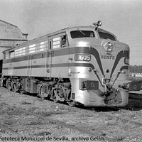 15. Talleres de MZA-RENFE. Locomotora. 1956 ©ICAS-SAHP, Fototeca Municipal de Sevilla, archivo Gelán.