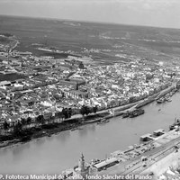 01. Vista general de Triana. 1932.  ©ICAS-SAHP, Fototeca Municipal de Sevilla, fondo Sánchez del Pando