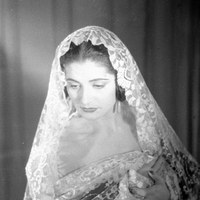 Juanita Reina en un retrato de estudio para  promoción discográfica. 1951 ©ICAS-SAHP, Fototeca Municipal de Sevilla, fondo Gelán