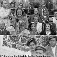 La actriz y cantante Estrellita Castro en la Real Maestranza durante el rodaje de la película  "Carmen la de Triana". 1938 ©ICAS-SAHP, Fototeca Municipal de Sevilla, fondo Serrano