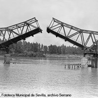 Inauguración del puente de Alfonso XIII. Detrás, terrenos de Los Remedios en la margen derecha del río Guadalquivir. 1926 ©ICAS-SAHP, Fototeca Municipal de Sevilla, archivo Serrano