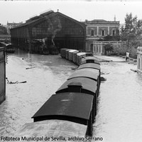 5. Estación de Cádiz, en el barrio de San Bernardo. Las aguas alcanzaron los dos metros de altura. 26 de noviembre de 1961 ©ICAS-SAHP, Fototeca Municipal de Sevilla, archivo Serrano