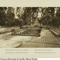 Parque de María Luisa. Glorieta dedicada a los hermanos Serafín y Joaquín Álvarez Quintero, inaugurada en 1927. 1929 © ICAS-SAHP, Fototeca Municipal de Sevilla. Álbum Dücker