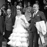 Los príncipes de Mónaco visitaron Sevilla en 1966. Grace Kelly vistió el traje de flamenca para asistir a la Feria.  ©ICAS-SAHP, Fototeca Municipal de Sevilla, fondo Gelán