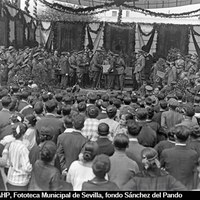 7. Homenaje a los aviadores del "Plus Ultra" en la Pirotecnia Militar. Entrega de pergaminos a los tripulantes del hidro y del título de obrero honorario a Pablo Rada por el infante Carlos de Borbón. 7/04/1926©ICAS-SAHP, Fototeca Municipal de Sevilla, fondo Serrano