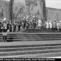 22. Acto de inauguración de la Exposición Iberoamericana en la Plaza de España. Tribuna central presidida por los reyes Alfonso XIII y Victoria Eugenia. 9/05/1929 ©ICAS-SAHP, Fototeca Municipal de Sevilla, fondo Sánchez del Pando